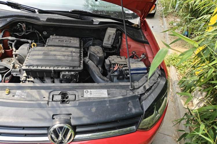Used Volkswagen Polo 2014 1.6L Manual Comfort Edition Engine Bay Left