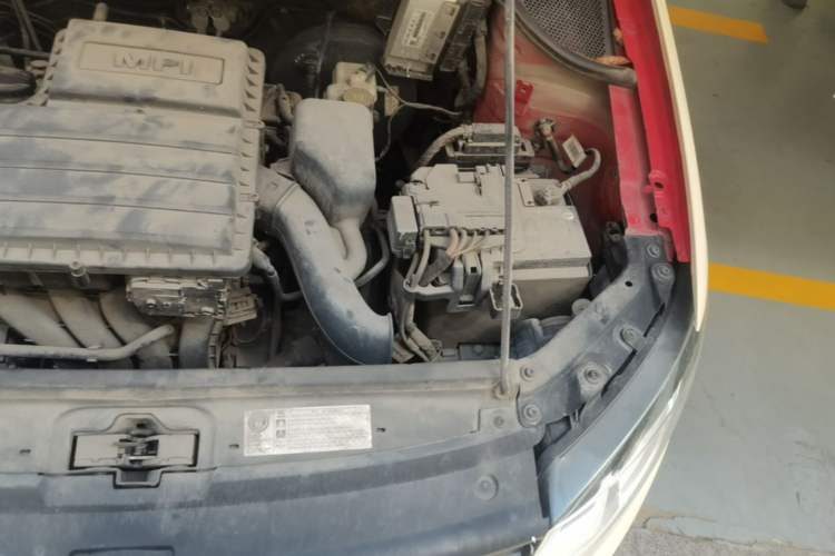 Used Volkswagen Polo 2014 1.4L Automatic Comfort Edition Engine Bay Left