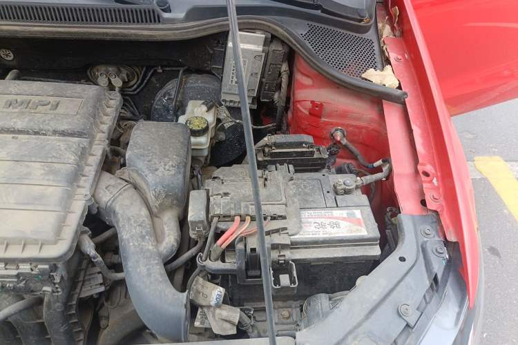 Used Volkswagen Polo 2014 1.4L Automatic Comfort Edition Engine Bay Left