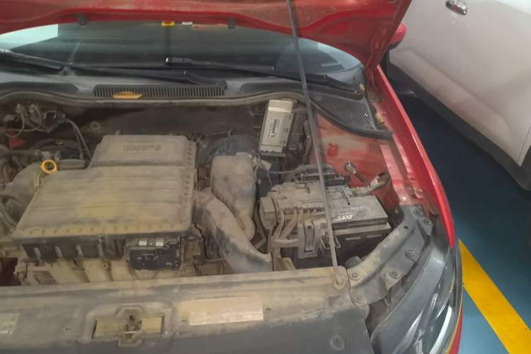 Used Volkswagen Polo 2014 1.6L Automatic Comfort Edition Engine Bay Left