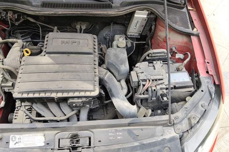 Used Volkswagen Polo 2014 1.4L Automatic Comfort Edition Engine Bay Left
