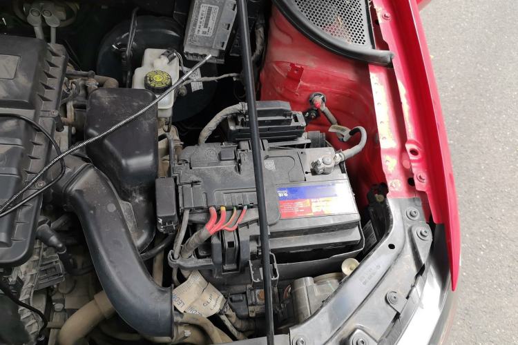 Used Volkswagen Polo 2014 1.6L Automatic Comfort Edition Engine Bay Left
