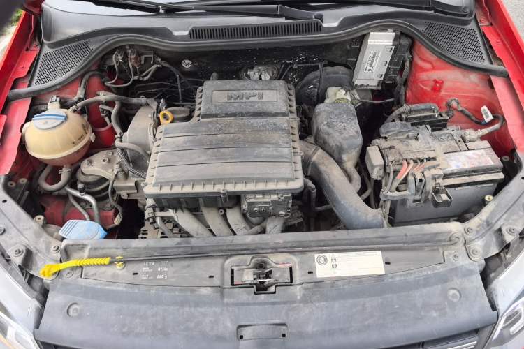 Used Volkswagen Polo 2014 1.6L Cross Polo Automatic Engine Bay