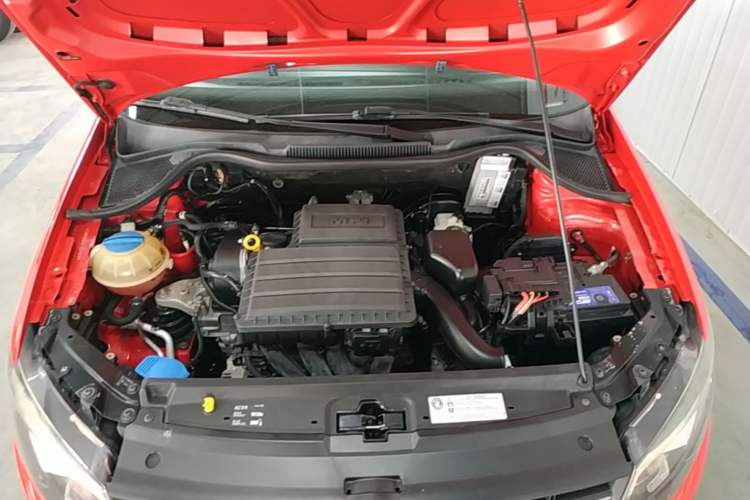 Used Volkswagen Polo 2014 1.6L Cross Polo Automatic Engine Bay