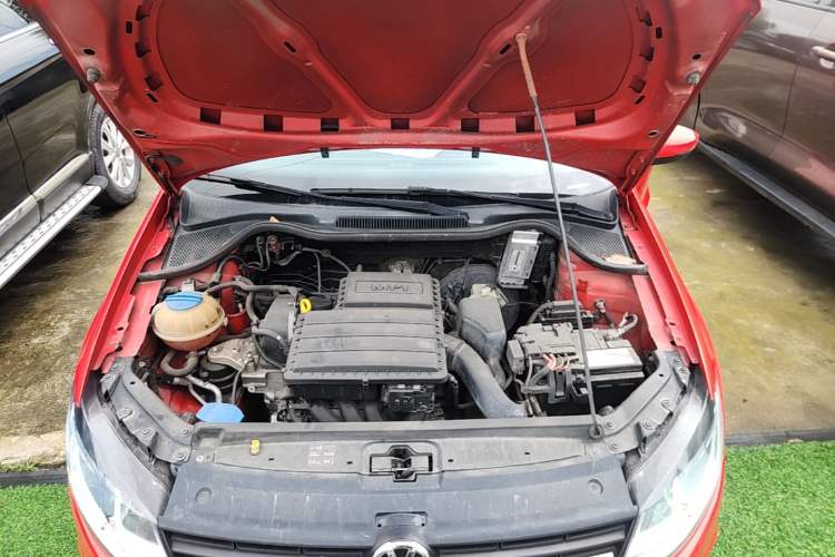 Used Volkswagen Polo 2014 1.4L Automatic Comfort Edition Engine Bay