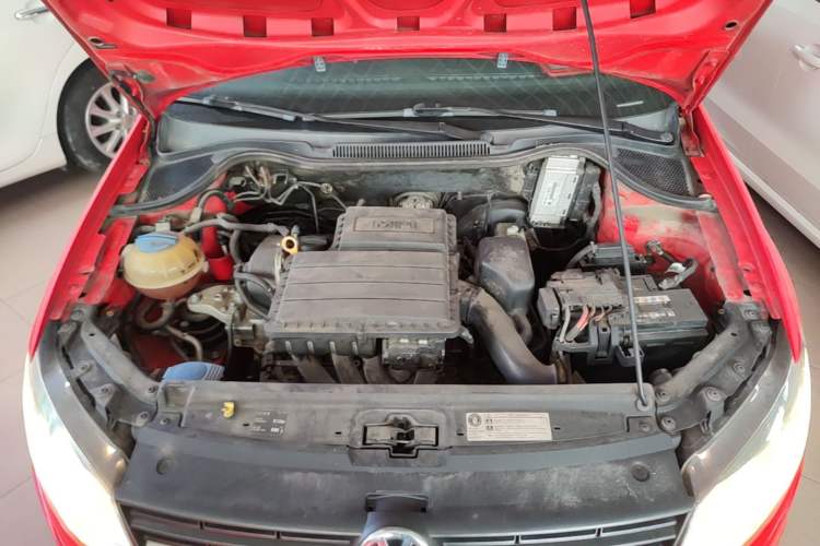 Used Volkswagen Polo 2014 1.6L Automatic Comfort Edition Engine Bay