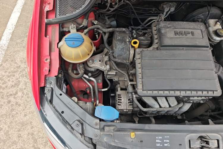 Used Volkswagen Polo 2014 1.6L Automatic Comfort Edition Engine Bay Right