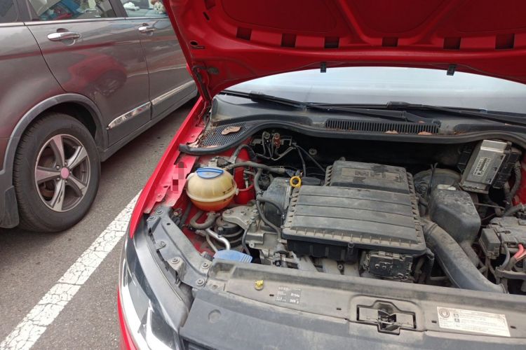 Used Volkswagen Polo 2014 1.6L Automatic Comfort Edition Engine Bay Right