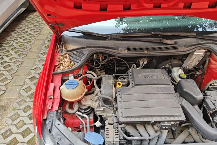 Used Volkswagen Polo 2014 1.4L Automatic Comfort Edition Engine Bay Right