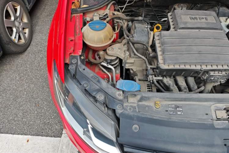Used Volkswagen Polo 2014 1.4L Automatic Comfort Edition Engine Bay Right