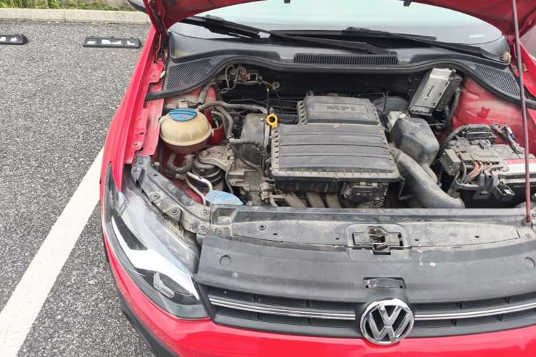 Used Volkswagen Polo 2014 1.6L Cross Polo Automatic Engine Bay Right