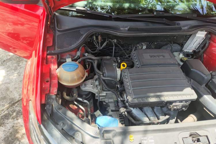 Used Volkswagen Polo 2014 1.6L Manual Comfort Edition Engine Bay Right