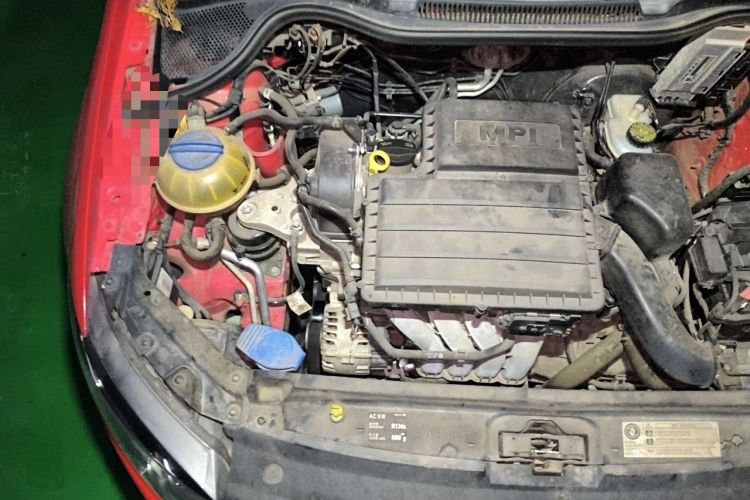 Used Volkswagen Polo 2014 1.6L Automatic Comfort Edition Engine Bay Right