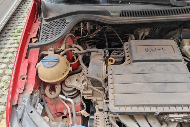 Used Volkswagen Polo 2014 1.6L Automatic Comfort Edition Engine Bay Right
