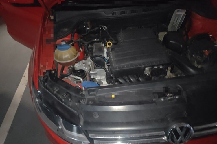 Used Volkswagen Polo 2014 1.6L Automatic Comfort Edition Engine Bay Right