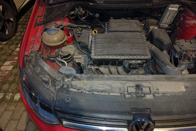 Used Volkswagen Polo 2014 1.4L Manual Comfort Edition Engine Bay Right