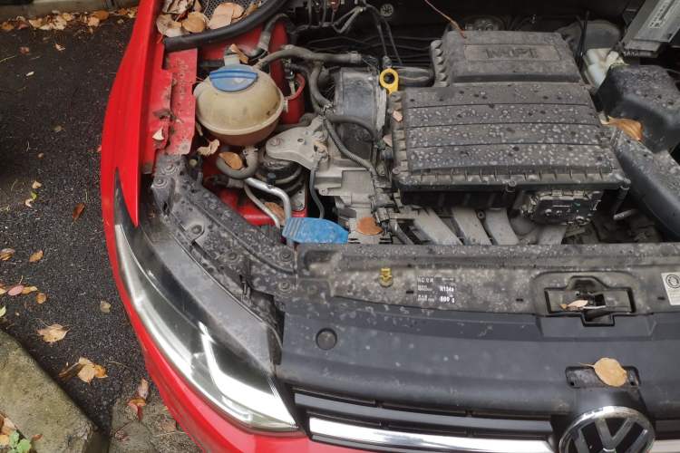 Used Volkswagen Polo 2014 1.6L Automatic Comfort Edition Engine Bay Right