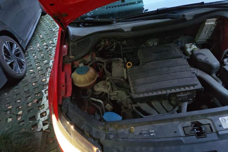 Used Volkswagen Polo 2014 1.6L Automatic Comfort Edition Engine Bay Right