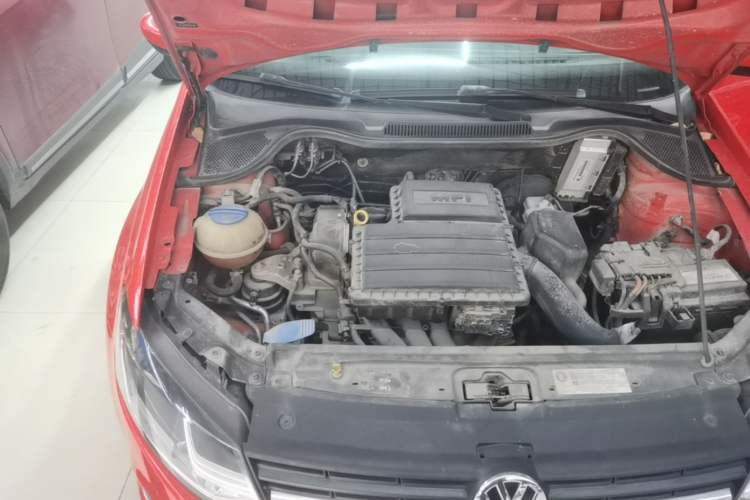 Used Volkswagen Polo 2014 1.6L Manual Comfort Edition Engine Bay Right