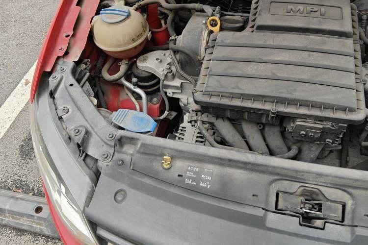 Used Volkswagen Polo 2014 1.6L Automatic Comfort Edition Engine Bay Right