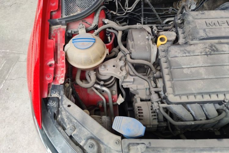 Used Volkswagen Polo 2014 1.6L Manual Comfort Edition Engine Bay Right
