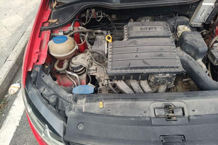 Used Volkswagen Polo 2014 1.6L Automatic Comfort Edition Engine Bay Right