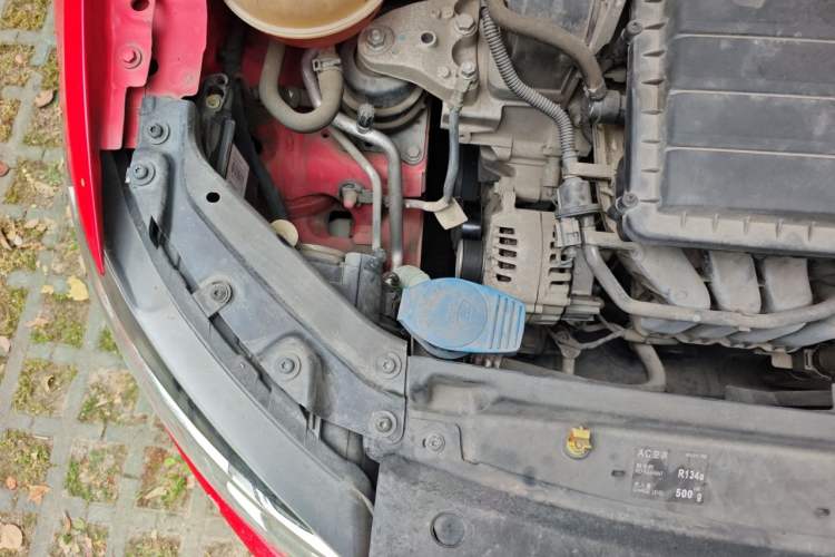 Used Volkswagen Polo 2014 1.6L Automatic Luxury Edition Engine Bay Right