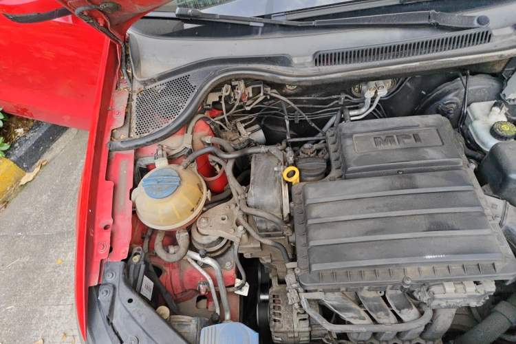 Used Volkswagen Polo 2014 1.6L Automatic Comfort Edition Engine Bay Right