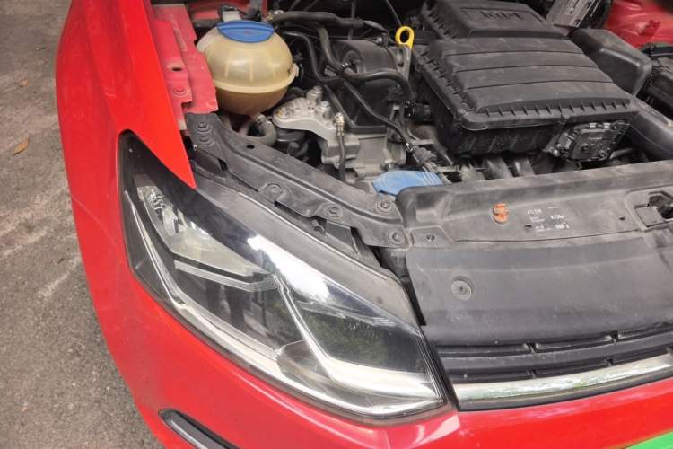 Used Volkswagen Polo 2014 1.4L Automatic Comfort Edition Engine Bay Right