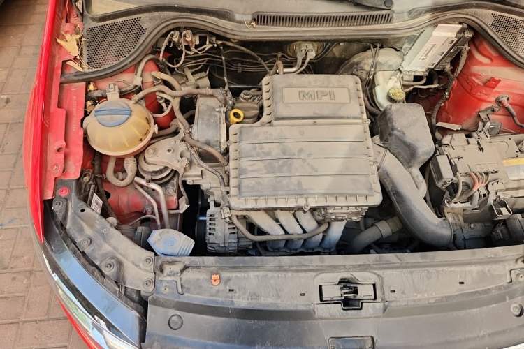 Used Volkswagen Polo 2014 1.6L Manual Comfort Edition Engine Bay Right