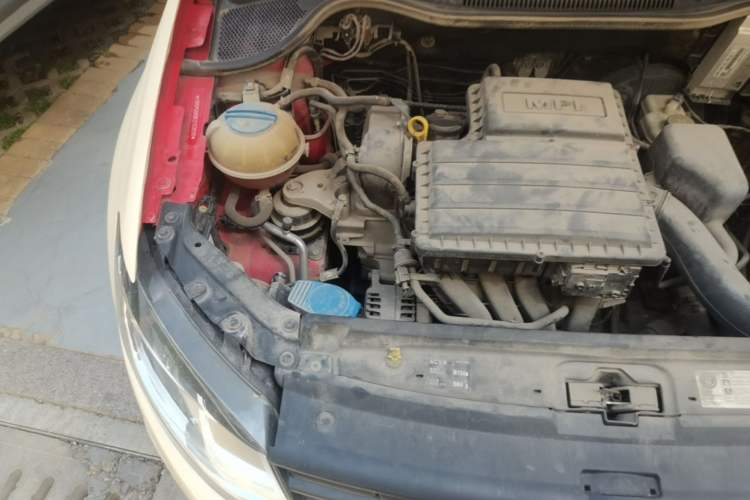 Used Volkswagen Polo 2014 1.4L Automatic Comfort Edition Engine Bay Right