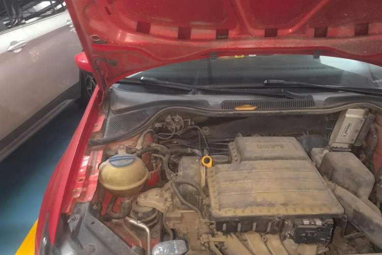 Used Volkswagen Polo 2014 1.6L Automatic Comfort Edition Engine Bay Right