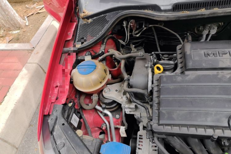 Used Volkswagen Polo 2014 1.6L Automatic Comfort Edition Engine Bay Right