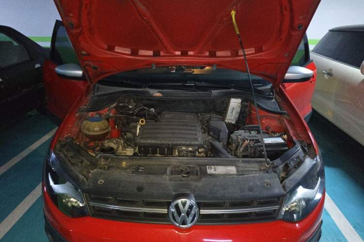 Used Volkswagen Polo 2014 1.6L Cross Polo Automatic Engine Bay