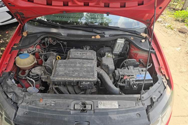 Used Volkswagen Polo 2014 1.4L Automatic Comfort Edition Engine Bay