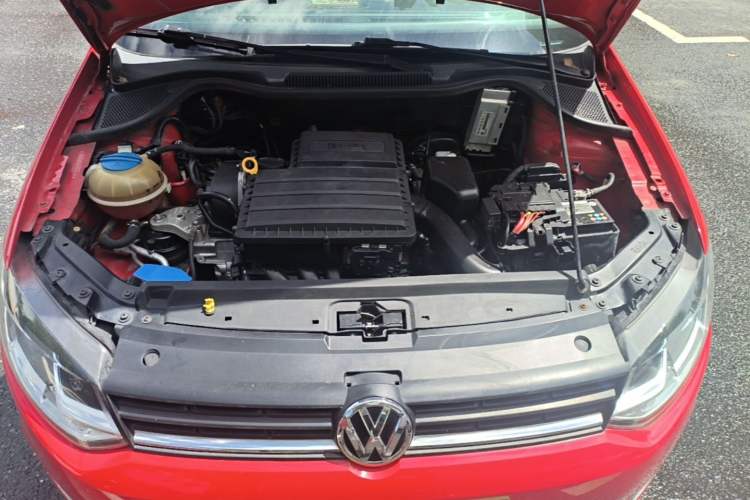 Used Volkswagen Polo 2014 1.6L Automatic Comfort Edition Engine Bay