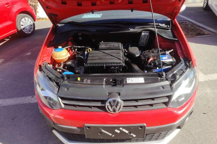 Used Volkswagen Polo 2014 1.6L Cross Polo Automatic Engine Bay