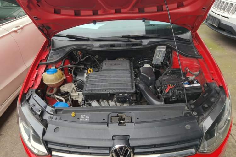 Used Volkswagen Polo 2014 1.6L Automatic Comfort Edition Engine Bay