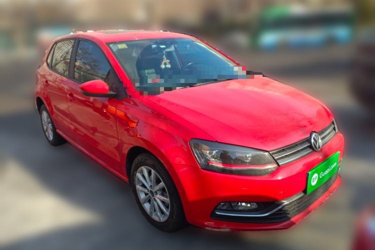 Used Volkswagen Polo 2014 1.6L Automatic Luxury Edition Front Right 45 Deg