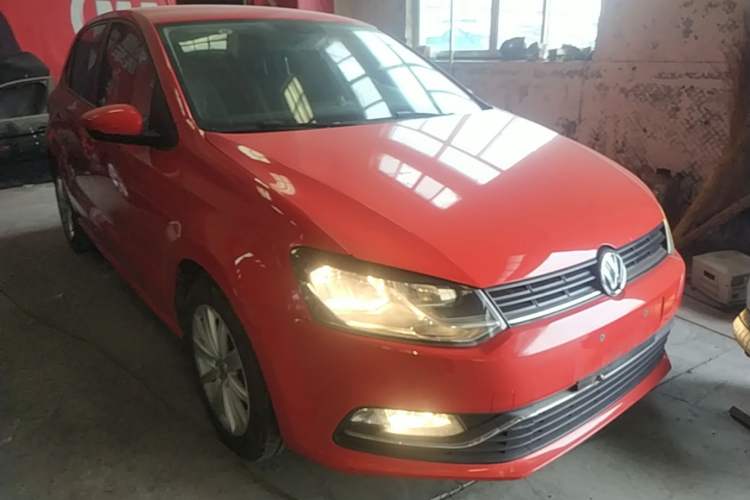 Used Volkswagen Polo 2014 1.4L Automatic Comfort Edition Front Right 45 Deg