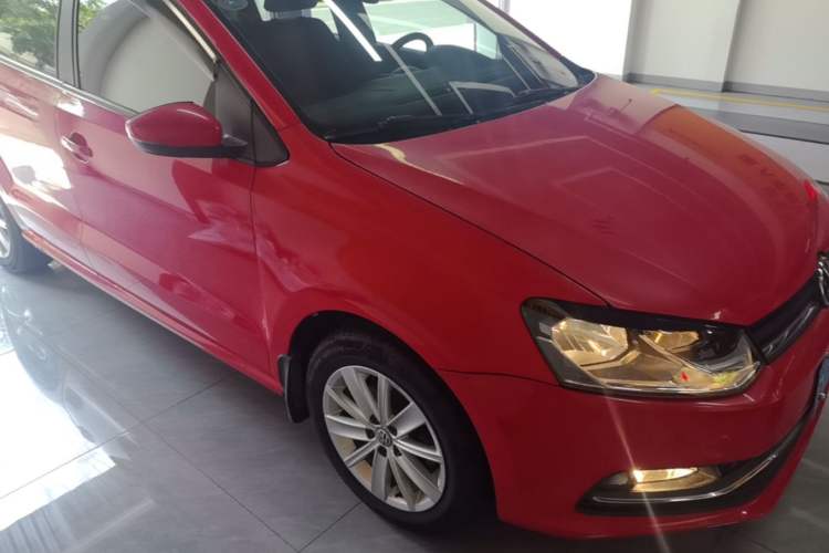 Used Volkswagen Polo 2014 1.6L Automatic Comfort Edition Front Right 45 Deg