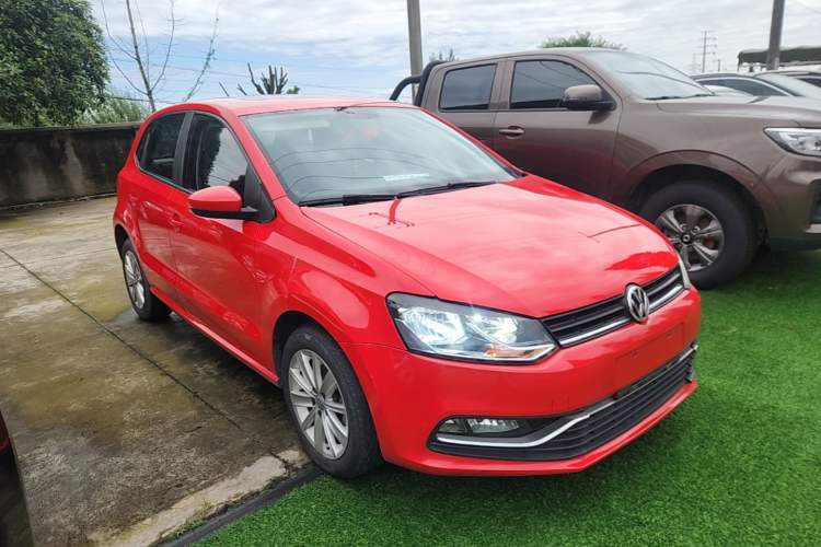 Used Volkswagen Polo 2014 1.4L Automatic Comfort Edition Front Right 45 Deg