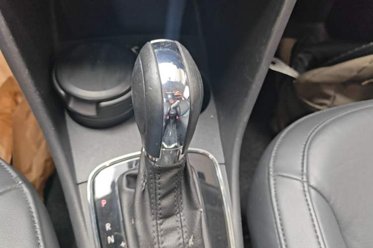 Used Volkswagen Polo 2014 1.6L Automatic Luxury Edition Gear Lever