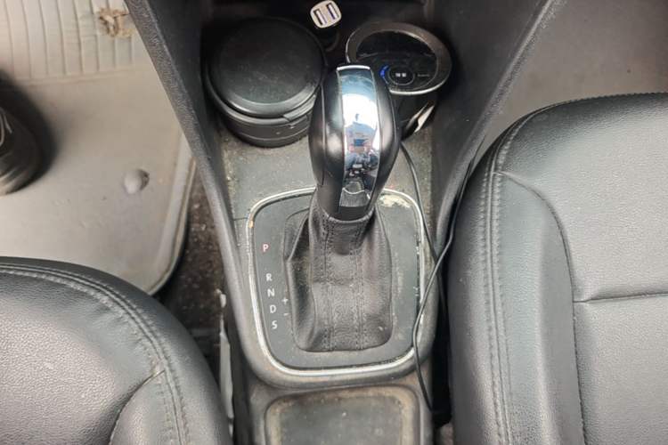 Used Volkswagen Polo 2014 1.6L Automatic Comfort Edition Gear Lever