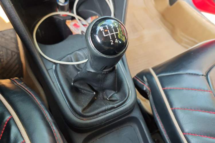 Used Volkswagen Polo 2014 1.4L Manual Fashion Edition Gear Lever