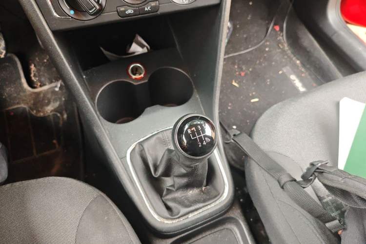Used Volkswagen Polo 2014 1.6L Manual Comfort Edition Gear Lever