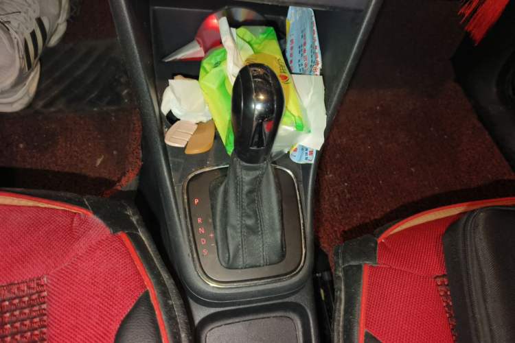 Used Volkswagen Polo 2014 1.4L Automatic Comfort Edition Gear Lever