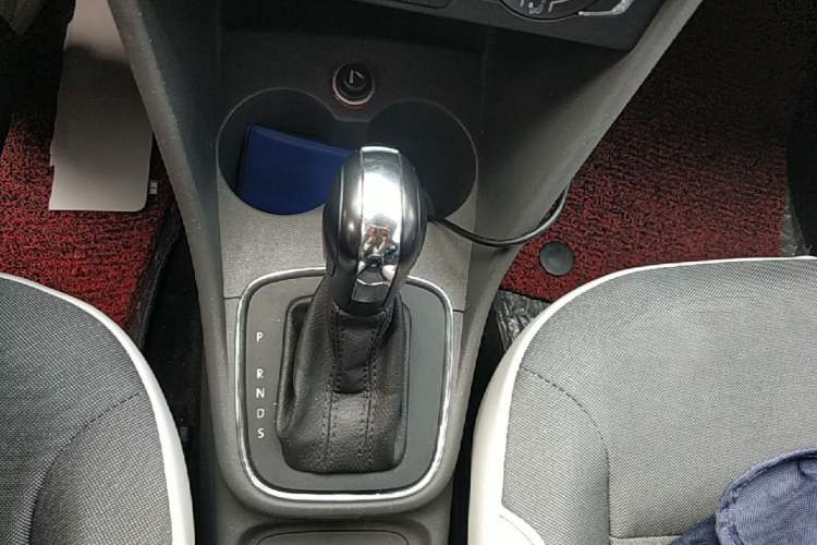 Used Volkswagen Polo 2014 1.4L Automatic Comfort Edition Gear Lever
