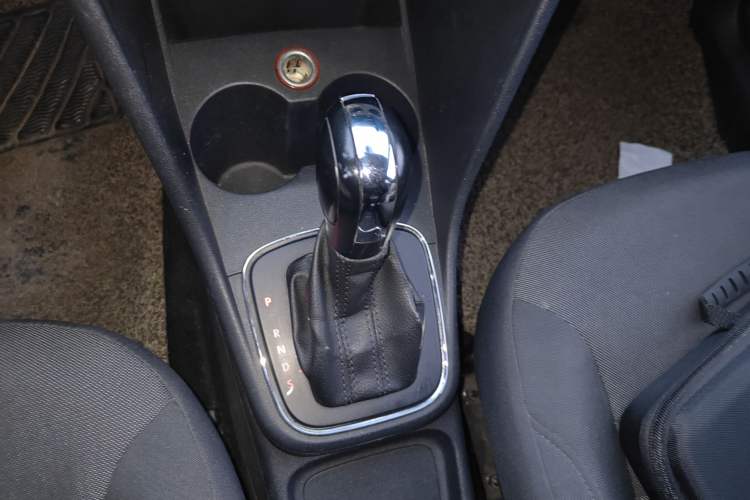 Used Volkswagen Polo 2014 1.6L Automatic Comfort Edition Gear Lever