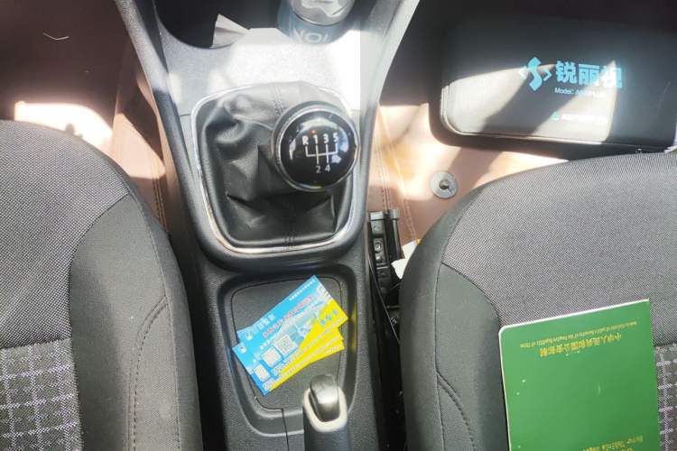 Used Volkswagen Polo 2014 1.6L Manual Comfort Edition Gear Lever